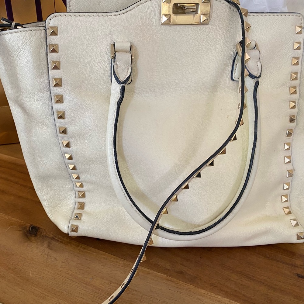 ValentinoRockstud Medium Tote Bag, Authentic Crossbody 10x15 straps measure 17